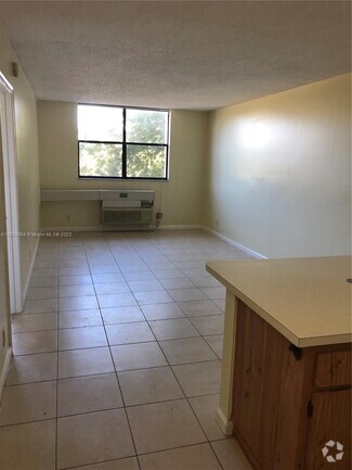 Building Photo - 2401 Riverside Dr