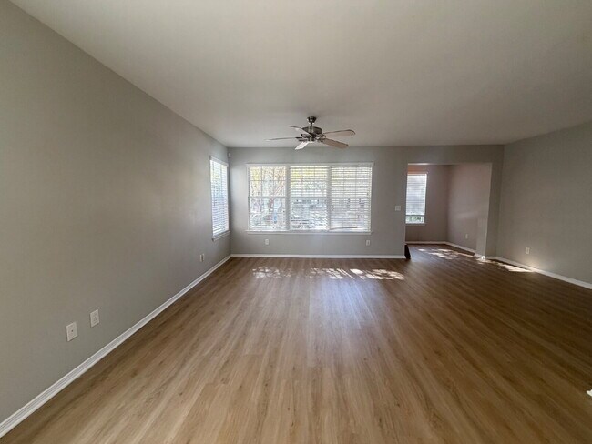 Foto del edificio - Three Bedroom Townhome Located in Mill Creek