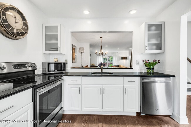 Building Photo - 60 Wyckham Rd