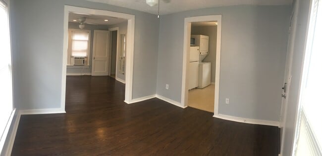 Building Photo - 1312 E 29th St Apt A Upstairs