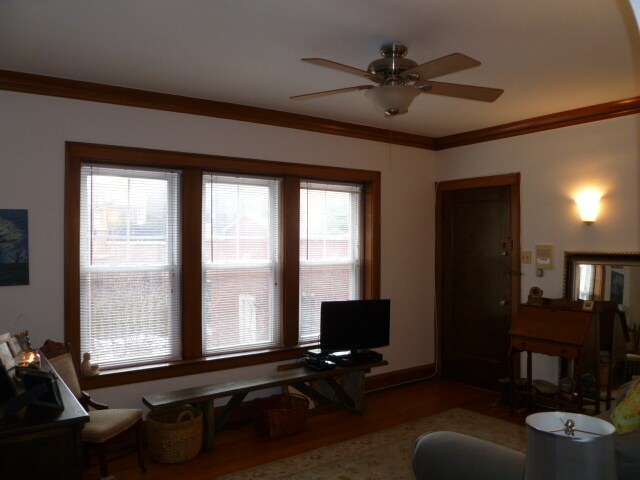 Building Photo - 3624 N Greenview Ave
