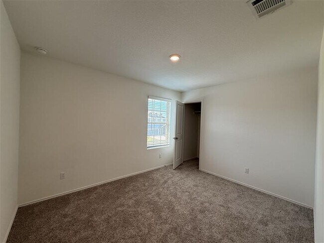 Building Photo - 440 Roper St