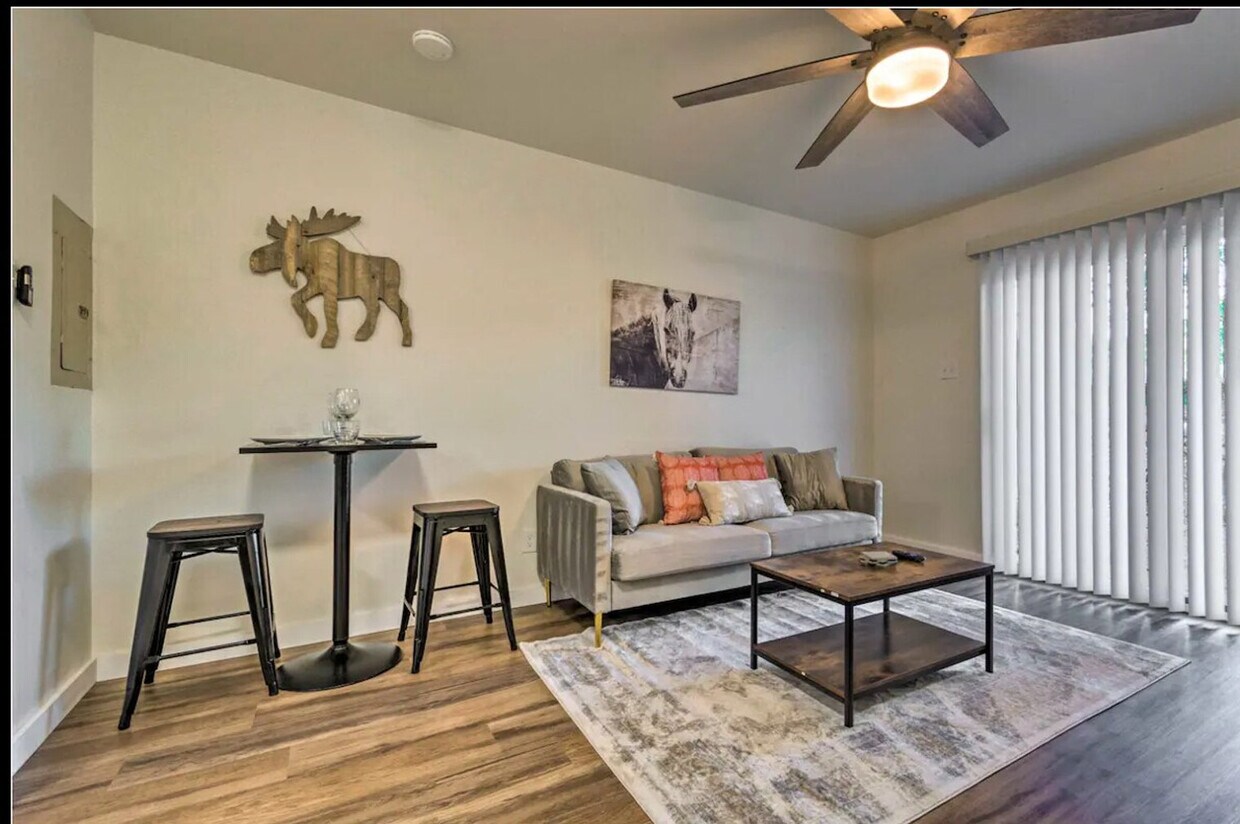 Foto principal - 4021 W 8th St