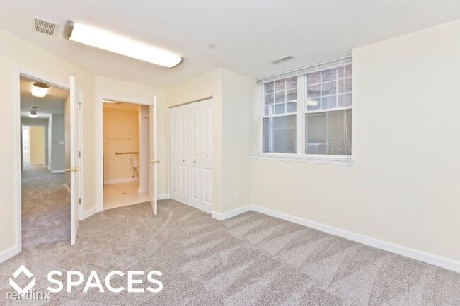 Building Photo - 7534 N Claremont Ave