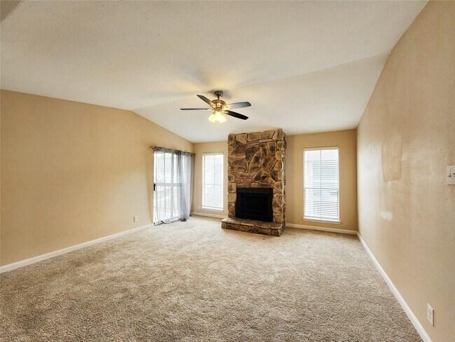 Building Photo - 17401 Red Oak Dr
