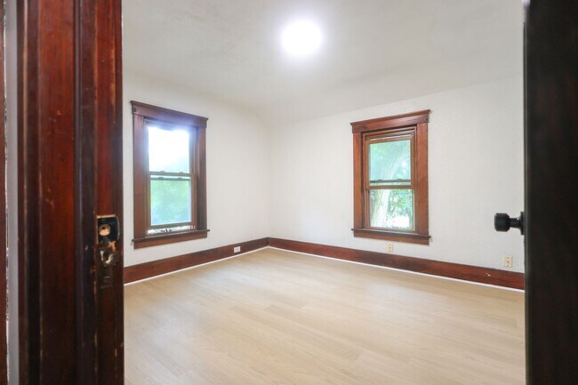 Foto del edificio - 1119 W 11th St