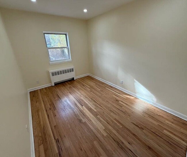 Building Photo - 430 W 259th St
