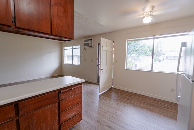 Foto del edificio - 1220 Fairview Dr