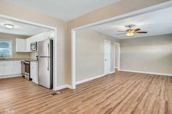 Foto del edificio - 4881 Glenwood Rd