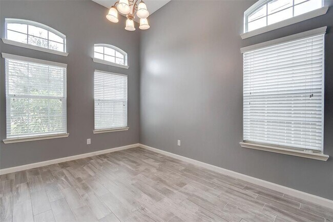 Foto del edificio - 8930 Willow Wind Ln