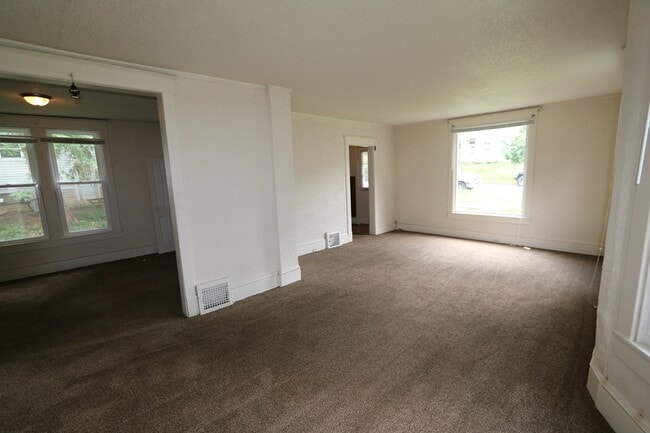 Building Photo - 2 Bedroom 2 Bath House