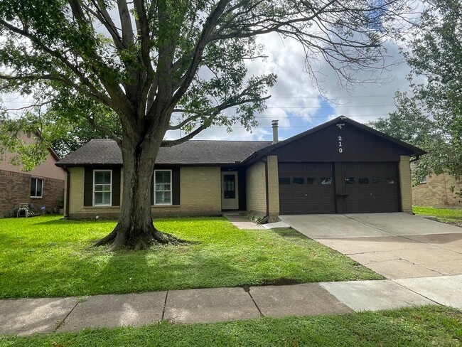 Building Photo - 210 Tara Plantation Dr