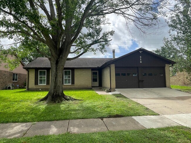 Foto del edificio - 210 Tara Plantation Dr