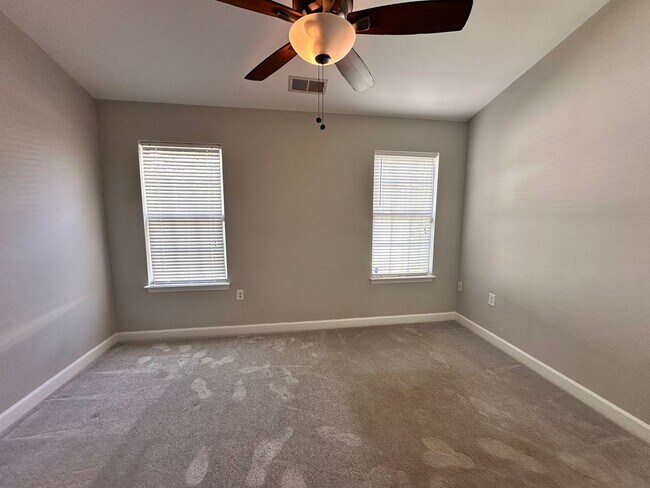Foto del edificio - Exclusively Offered By Muse Realty Rentals...