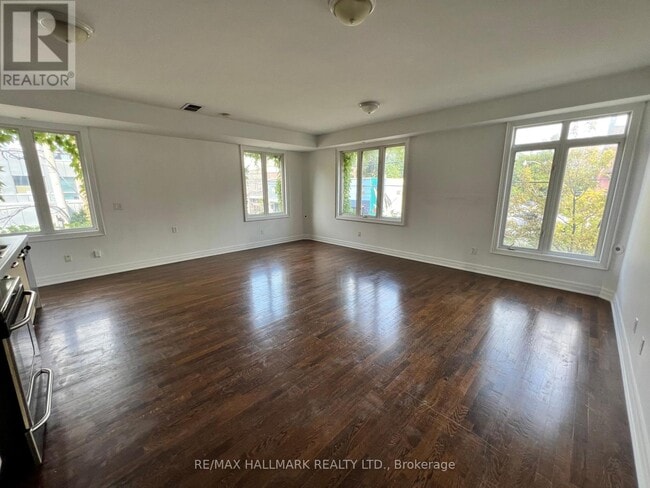 Building Photo - 215 Heward Ave
