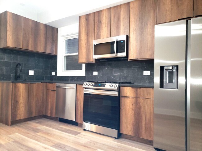 Foto del edificio - 3035 N Kilpatrick Ave