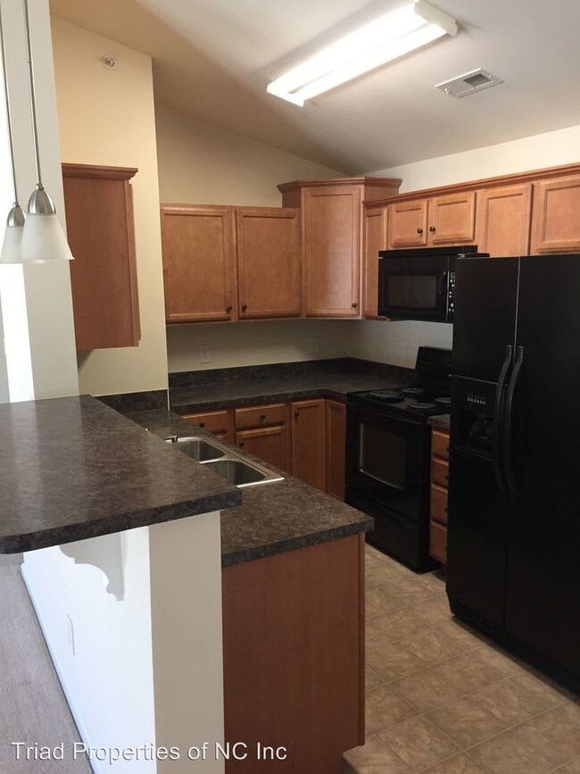 Building Photo - 4703 Pennoak Ln