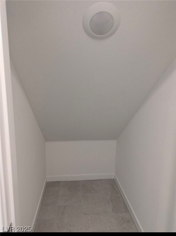 Foto del edificio - 6270 Foxes Dl St