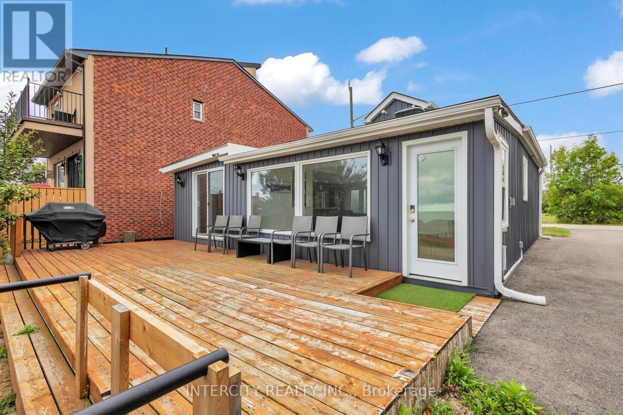 Primary Photo - 24 Trillium Ave