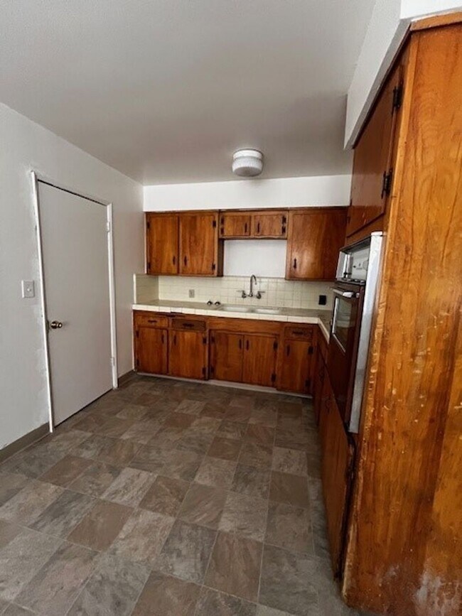 Foto del edificio - 5800 Midas St