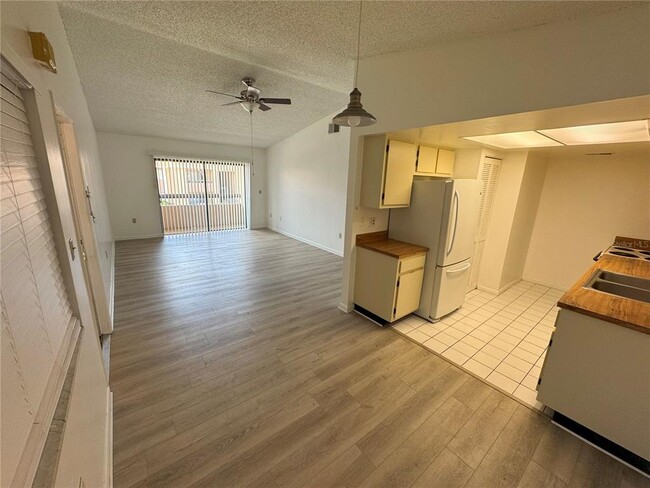 Foto del edificio - 5047 Vineland Rd