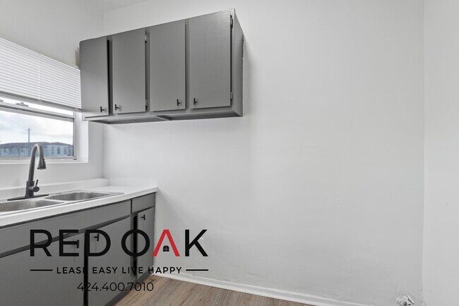 Building Photo - ~$1800 OFF~ Charming Studio with Gleaming ...
