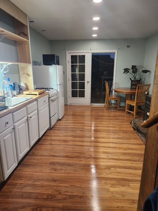 Primary Photo - One Bedroom , one bath apartment for rent