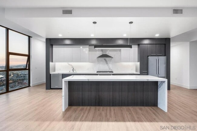 Building Photo - 1440 Columbia St