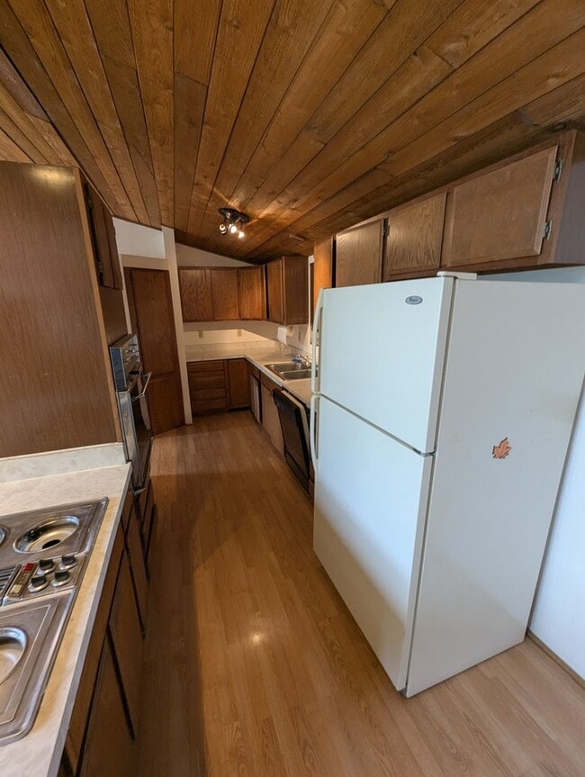 Building Photo - 2 bed/2.5 bath single family home w/ bonus...