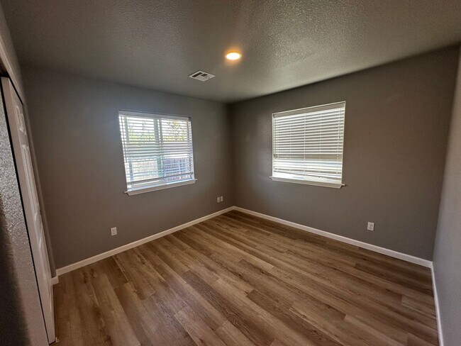 Foto del edificio - 119 Garden Ln.