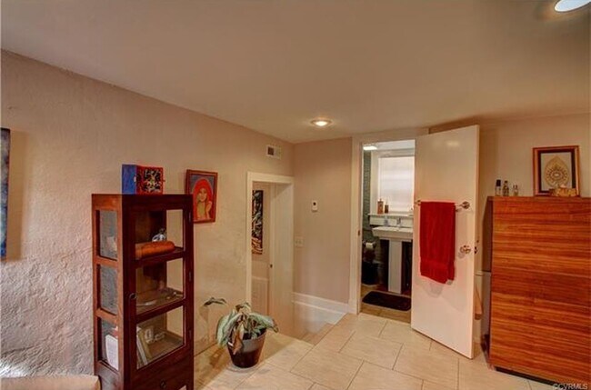 Photo - 2200 E Broad St Apartments