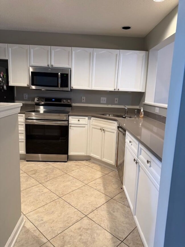 Building Photo - 59 Portrait Ln