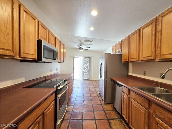 Foto del edificio - 6346 Bullion Blvd