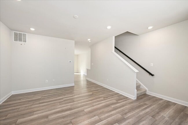 Building Photo - Attractive Townhouse in Plantation Lakes (...