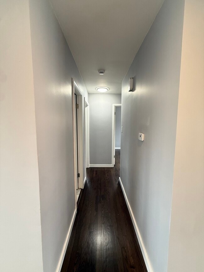 Foto del edificio - 18227 Center Ave