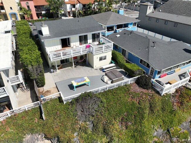 Building Photo - 6557 Del Playa Dr