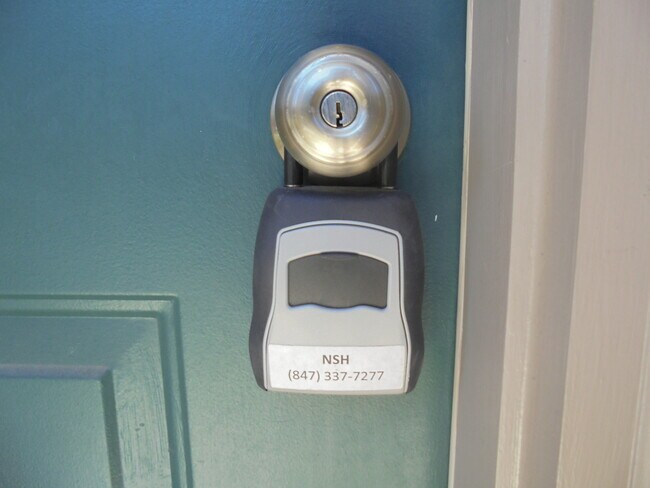 Foto del edificio - 1093 N Claremont Dr