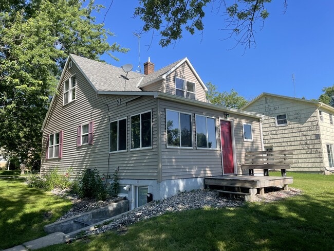 Building Photo - 1021 Elm St