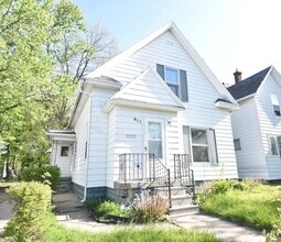 Building Photo - 911 E Washington St