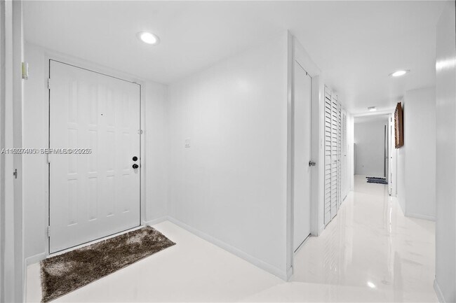 Foto del edificio - 8810 SW 132nd Pl