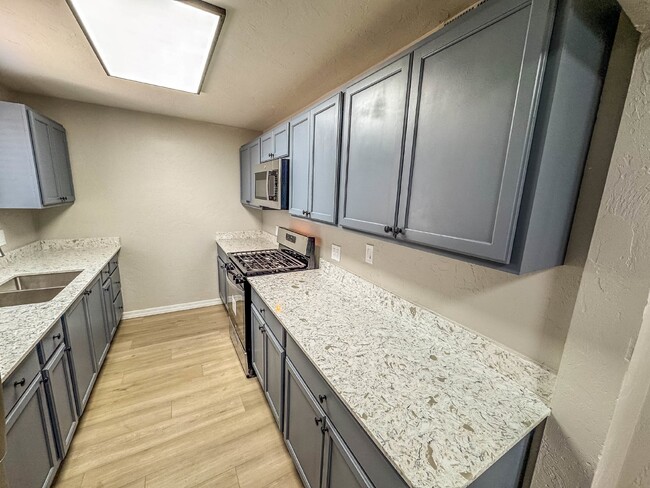 Foto del edificio - "Charming 2-Bed Oasis in Tucson's Heart – ...