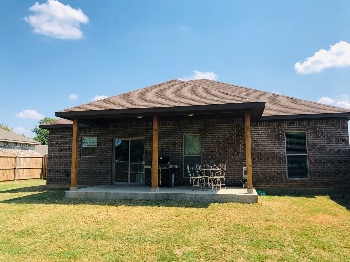 105 Sarah Court, Collinsville, TX 76233