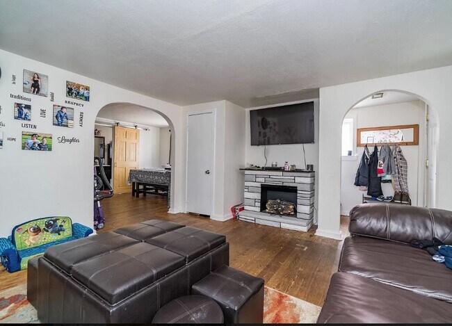 Building Photo - 811 N Berrien St