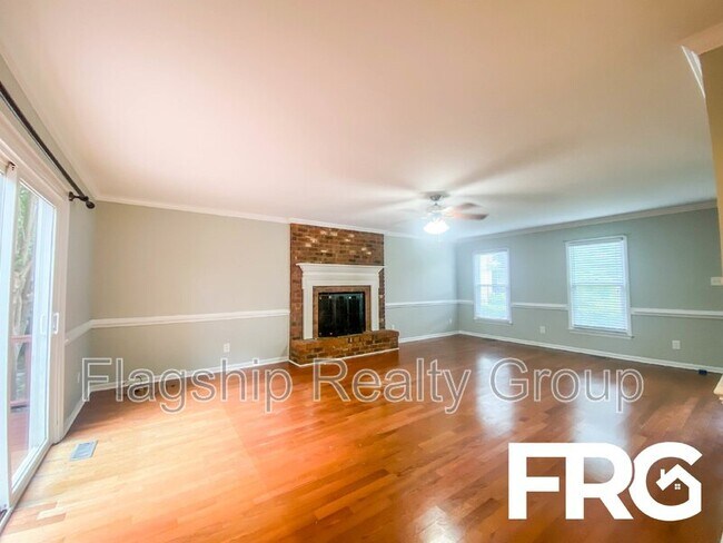 Building Photo - 305 Smith Place