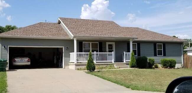 Building Photo - 8660 Brookside Cir