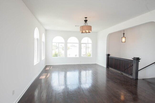 Foto del edificio - 2104 S Palm Grove Ave