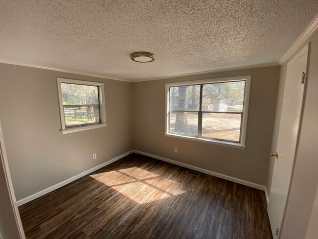 Building Photo - 66 Holly Hill Dr
