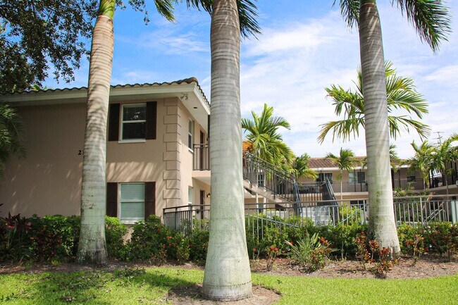 Building Photo - **MOORINGS** 2 BED / 1.5 BATH CONDO - NEAR...