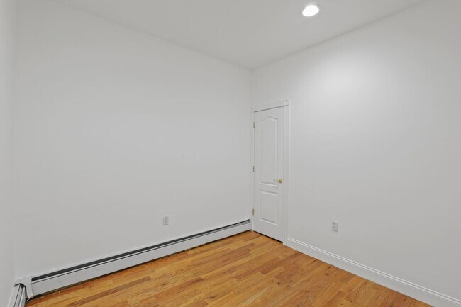 Building Photo - 397 Bainbridge