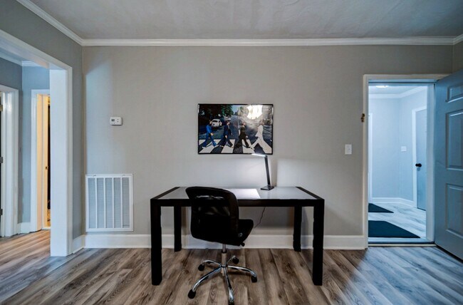 Foto del edificio - 401 Kingwood Dr